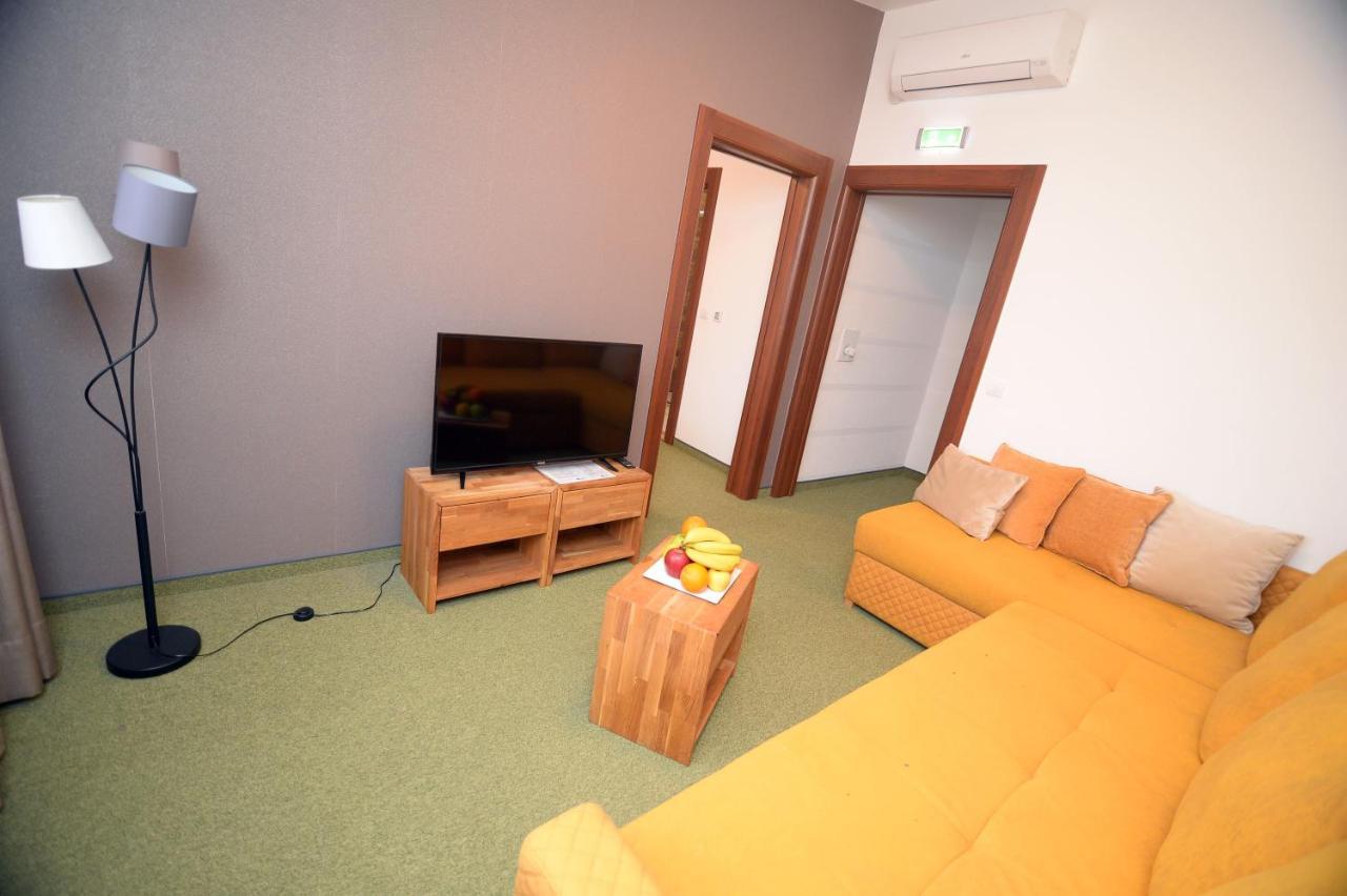 Apartmani Carolija Lucani エクステリア 写真