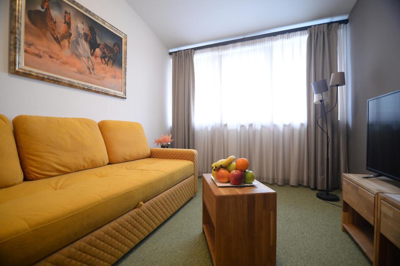 Apartmani Carolija Lucani エクステリア 写真