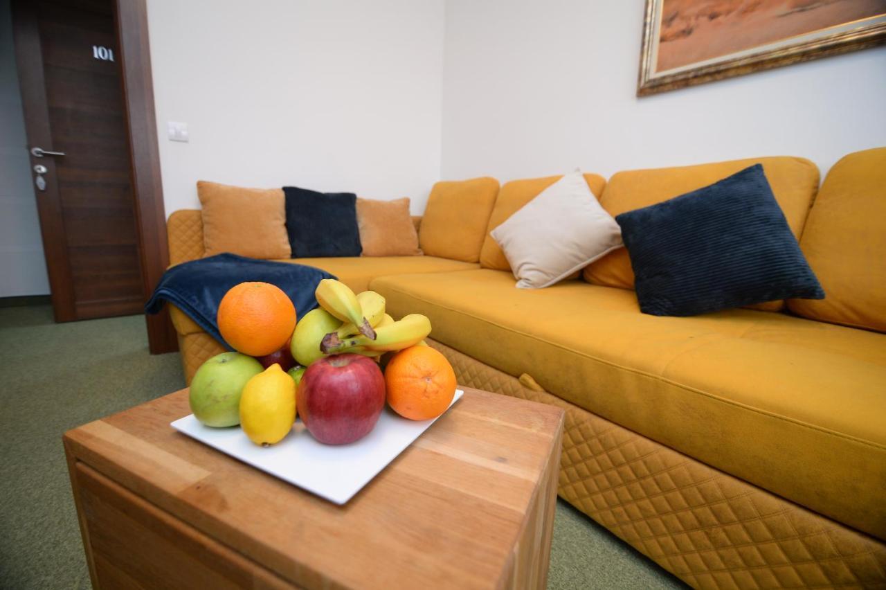 Apartmani Carolija Lucani エクステリア 写真