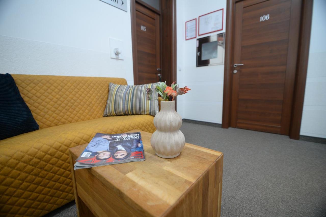 Apartmani Carolija Lucani エクステリア 写真